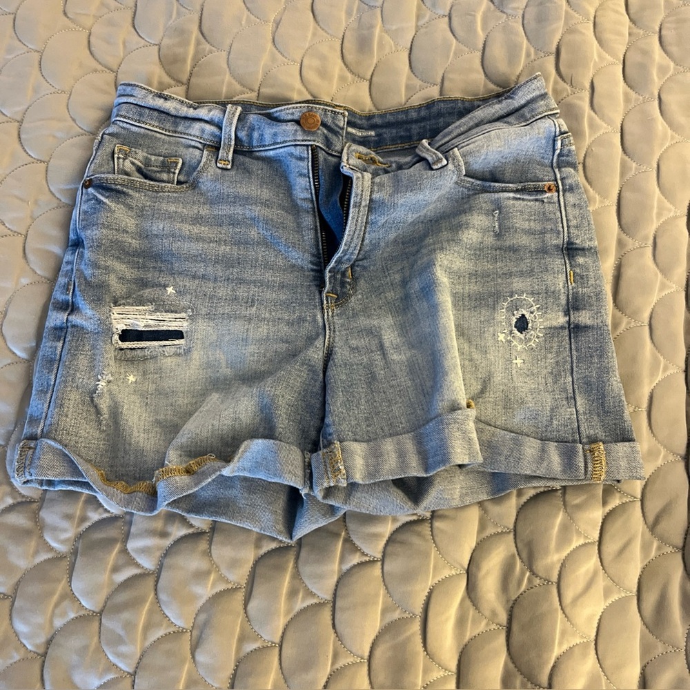 Old Navy High Rise Straight Secret Slim Pockets Distressed Jean Shorts Size 4